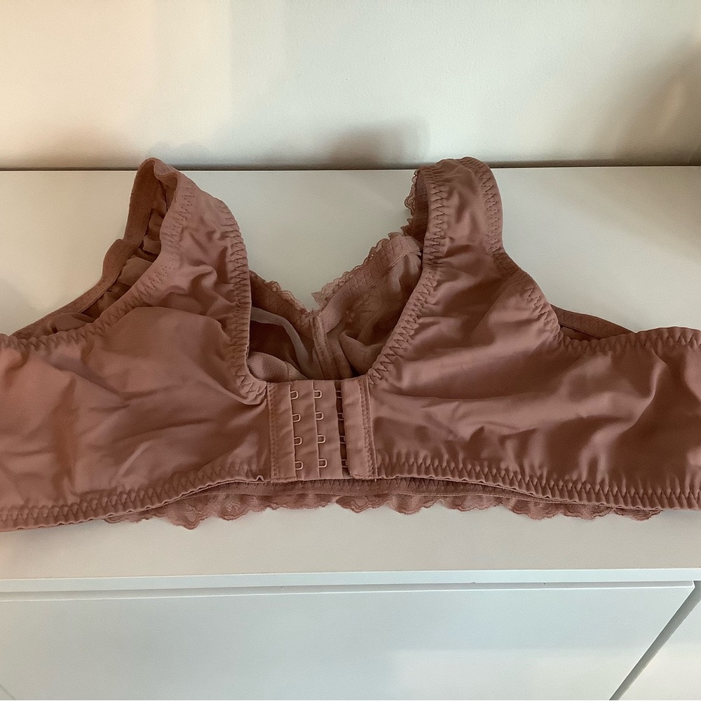 Set of 3 Breezies Soft Pink Lace Bralettes size 2X - Picture 6 of 9